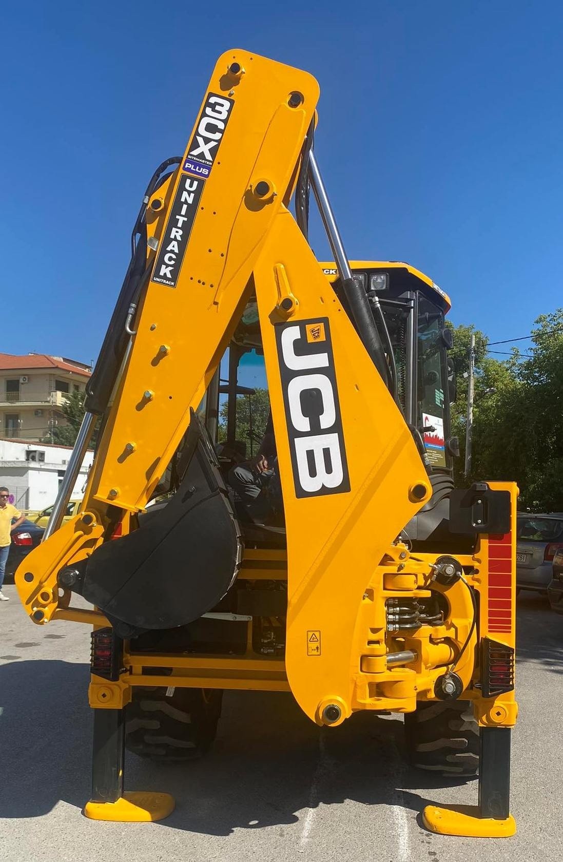 Καινούργιος φορτωτής- εκσκαφέας (JCB) στον δήμο Παιονίας