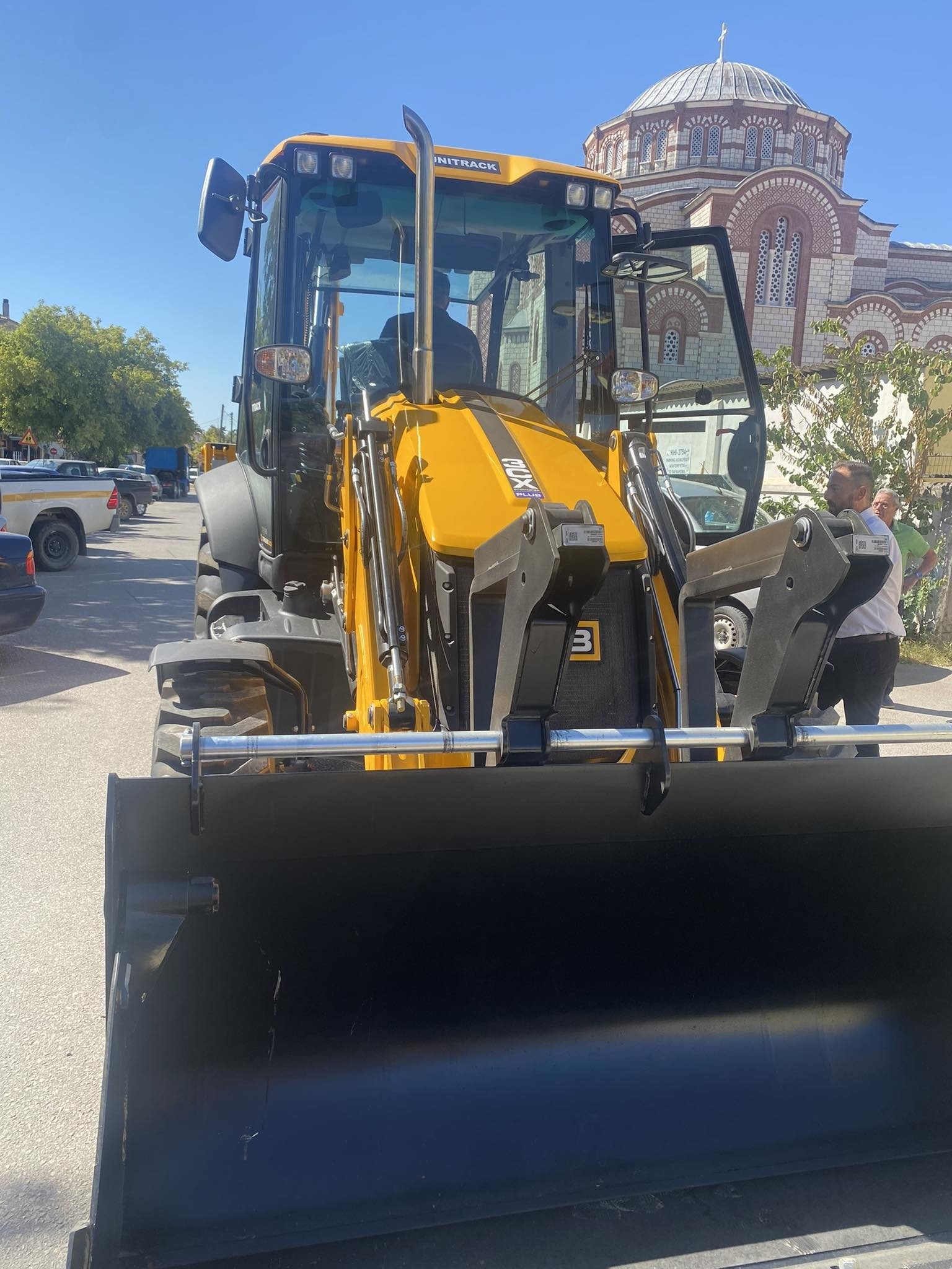 Καινούργιος φορτωτής- εκσκαφέας (JCB) στον δήμο Παιονίας