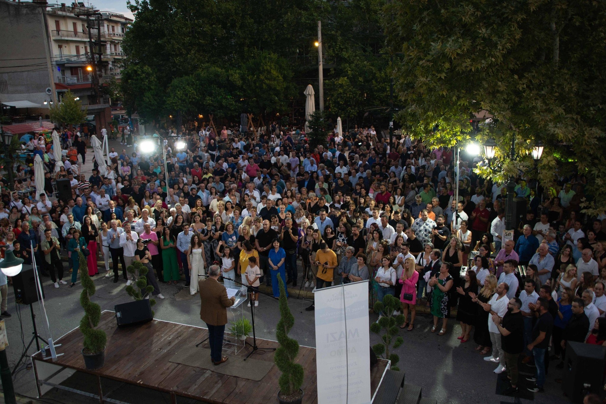 Τα εγκαίνια του εκλογικού κέντρου του υποψήφιου δημάρχου Νίκου Παρούτογλου