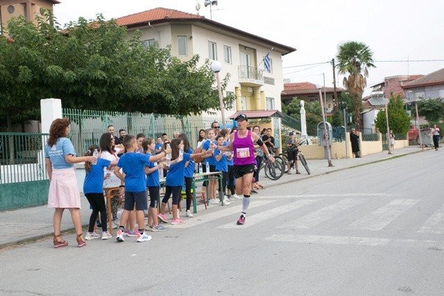 Αμπελειές – Νέος Μυλότοπος – Αξός   Εξαιρετική η υποδοχή στους δρομείς!