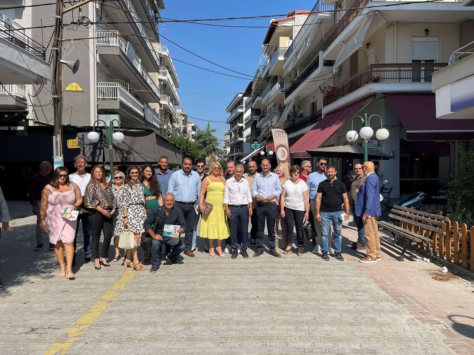 Τα καφέ και τα καταστήματα εστίασης του πεζόδρομου των Γιαννιτσών επισκέφτηκε ο υπ. δήμαρχος Πέλλας Στάθης Καστερίδης