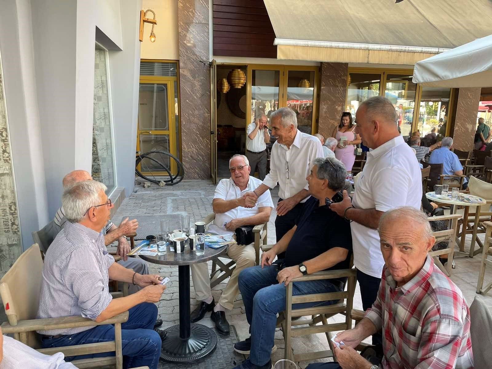 Τα καφέ και τα καταστήματα εστίασης του πεζόδρομου των Γιαννιτσών επισκέφτηκε ο υπ. δήμαρχος Πέλλας Στάθης Καστερίδης