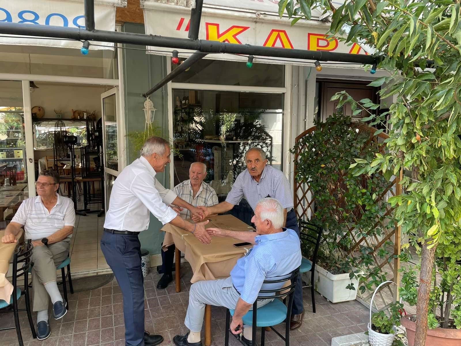 Τα καφέ και τα καταστήματα εστίασης του πεζόδρομου των Γιαννιτσών επισκέφτηκε ο υπ. δήμαρχος Πέλλας Στάθης Καστερίδης