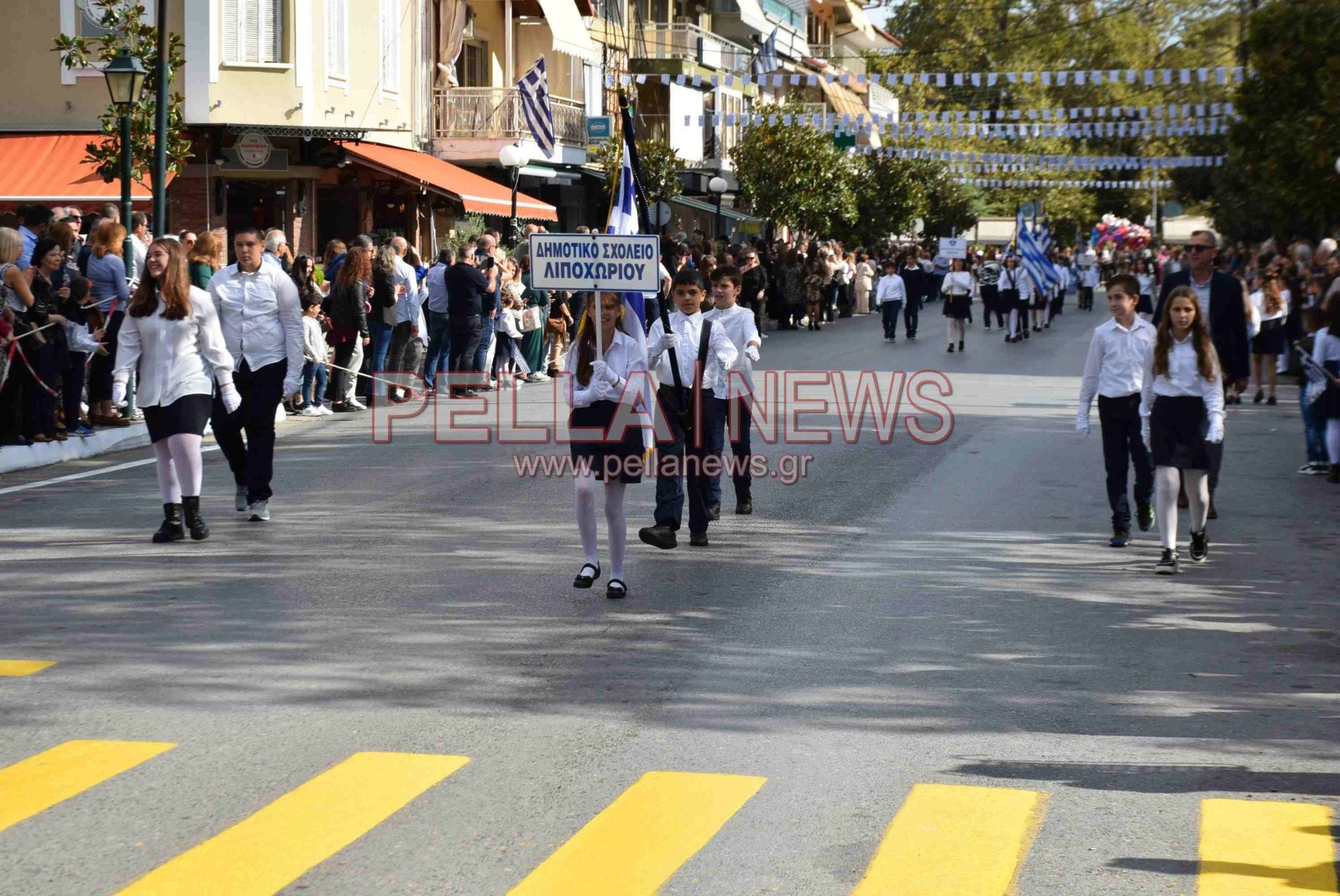 Η μαθητική παρέλαση στη Σκύδρα για την επέτειο της 28ης Οκτωβρίου (βίντεο/φώτο)