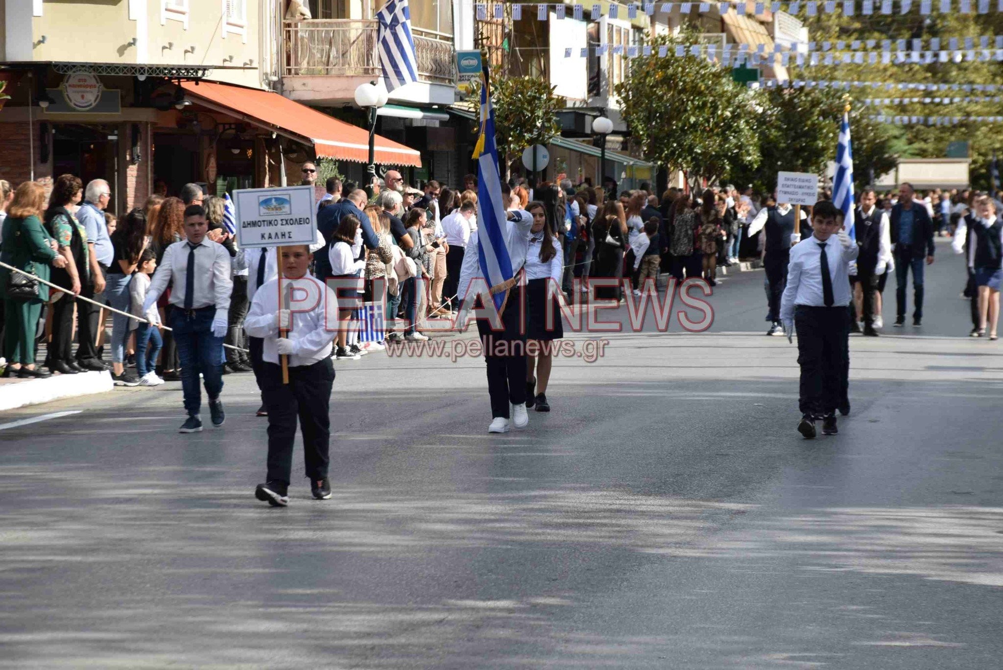 Η μαθητική παρέλαση στη Σκύδρα για την επέτειο της 28ης Οκτωβρίου (βίντεο/φώτο)