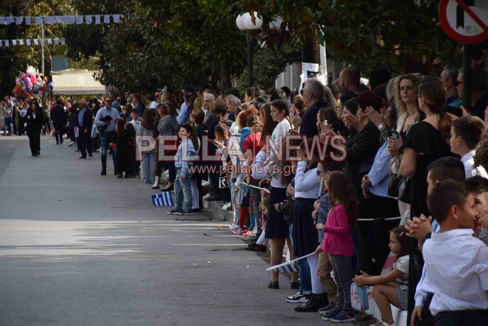 Η μαθητική παρέλαση στη Σκύδρα για την επέτειο της 28ης Οκτωβρίου (βίντεο/φώτο)