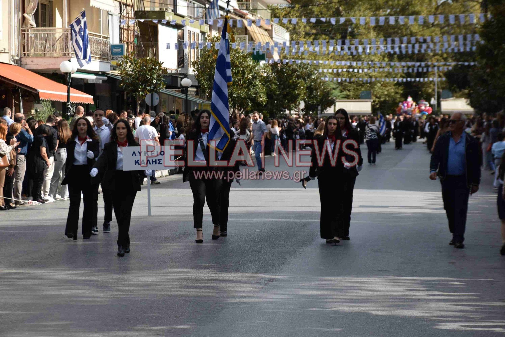 Η μαθητική παρέλαση στη Σκύδρα για την επέτειο της 28ης Οκτωβρίου (βίντεο/φώτο)