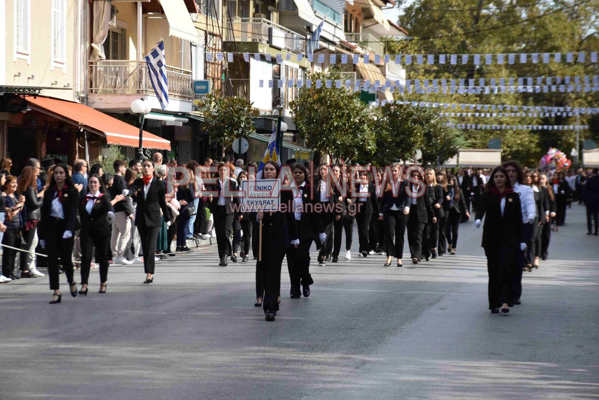 Η μαθητική παρέλαση στη Σκύδρα για την επέτειο της 28ης Οκτωβρίου (βίντεο/φώτο)