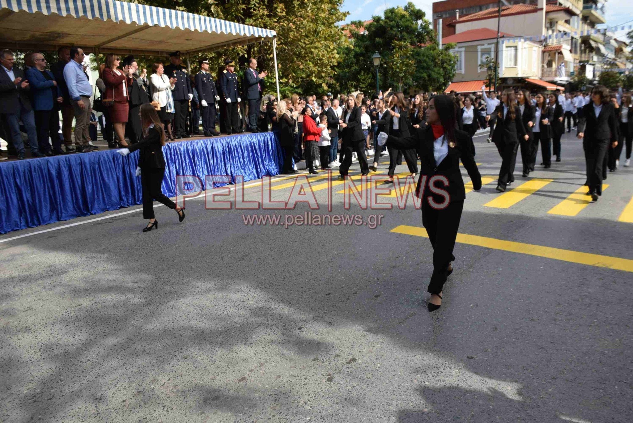 Η μαθητική παρέλαση στη Σκύδρα για την επέτειο της 28ης Οκτωβρίου (βίντεο/φώτο)