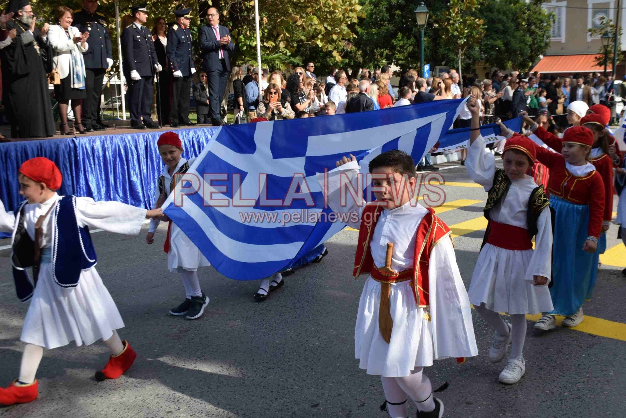 Με περηφάνεια και ενθουσιασμό παρέλασαν οι πολιτιστικοί σύλλογοι του Δήμου Σκύδρας