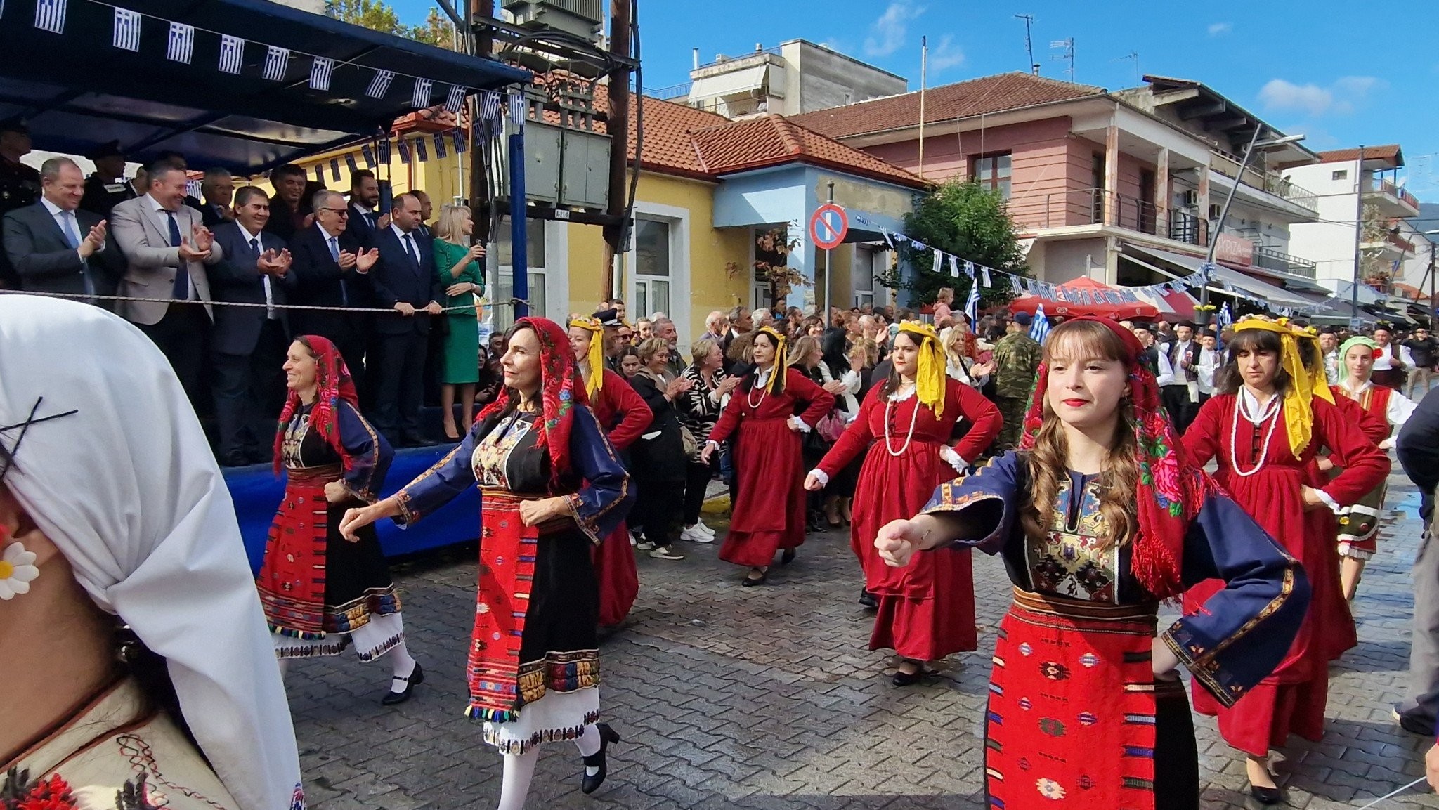 Περηφάνια και Ομοψυχία από τους συλλόγους της Αλμωπίας