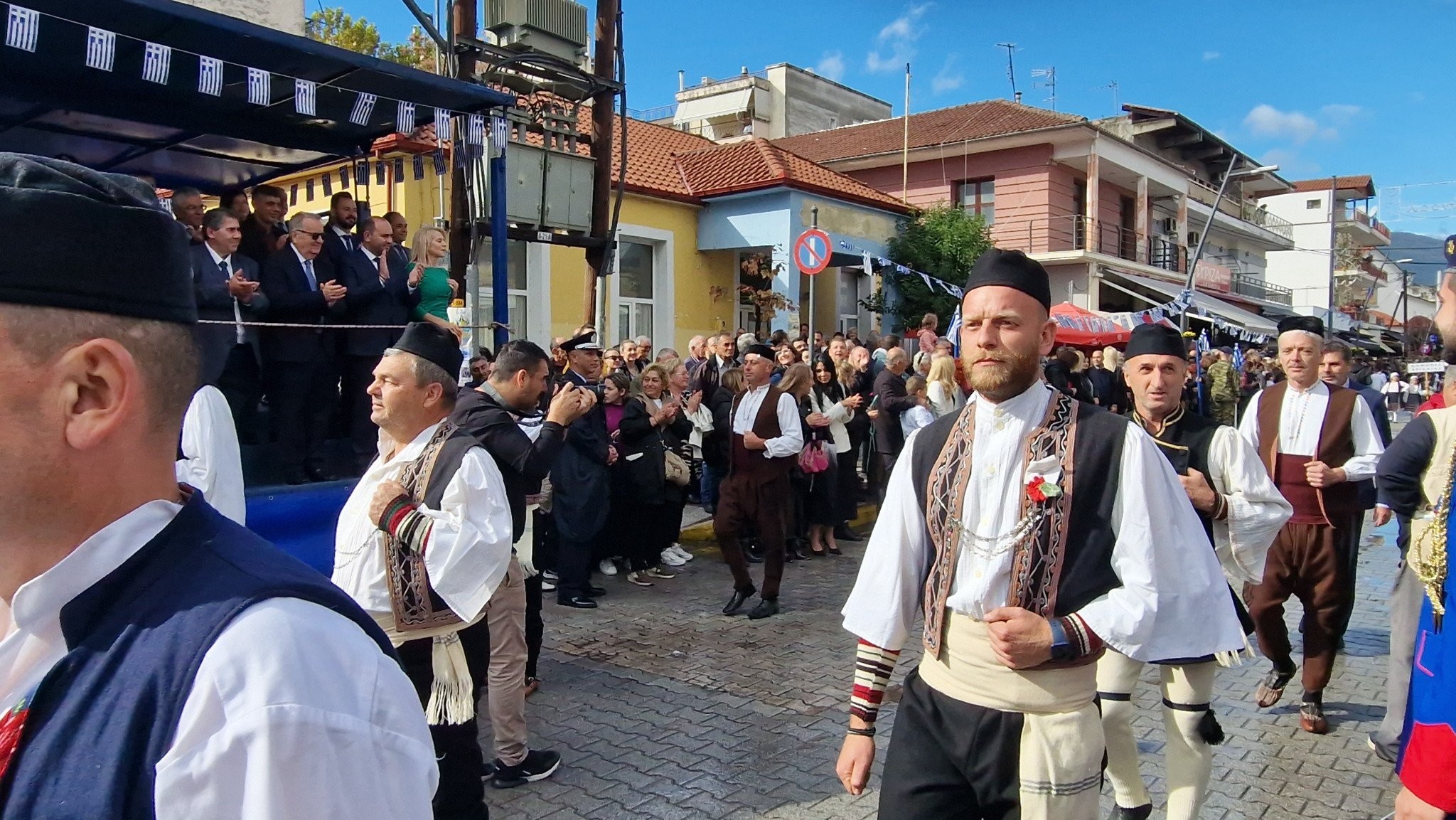 Περηφάνια και Ομοψυχία από τους συλλόγους της Αλμωπίας