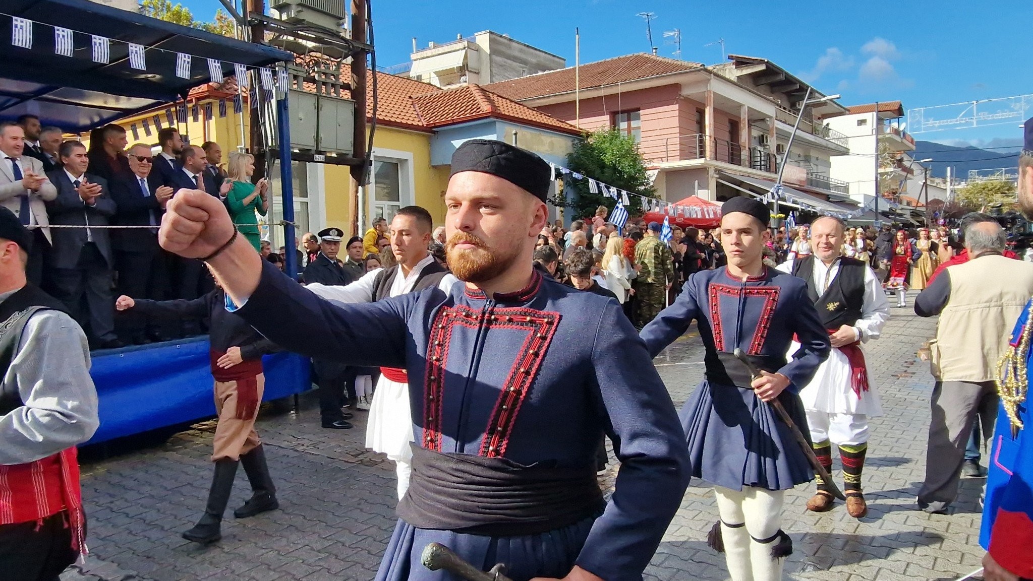 Περηφάνια και Ομοψυχία από τους συλλόγους της Αλμωπίας