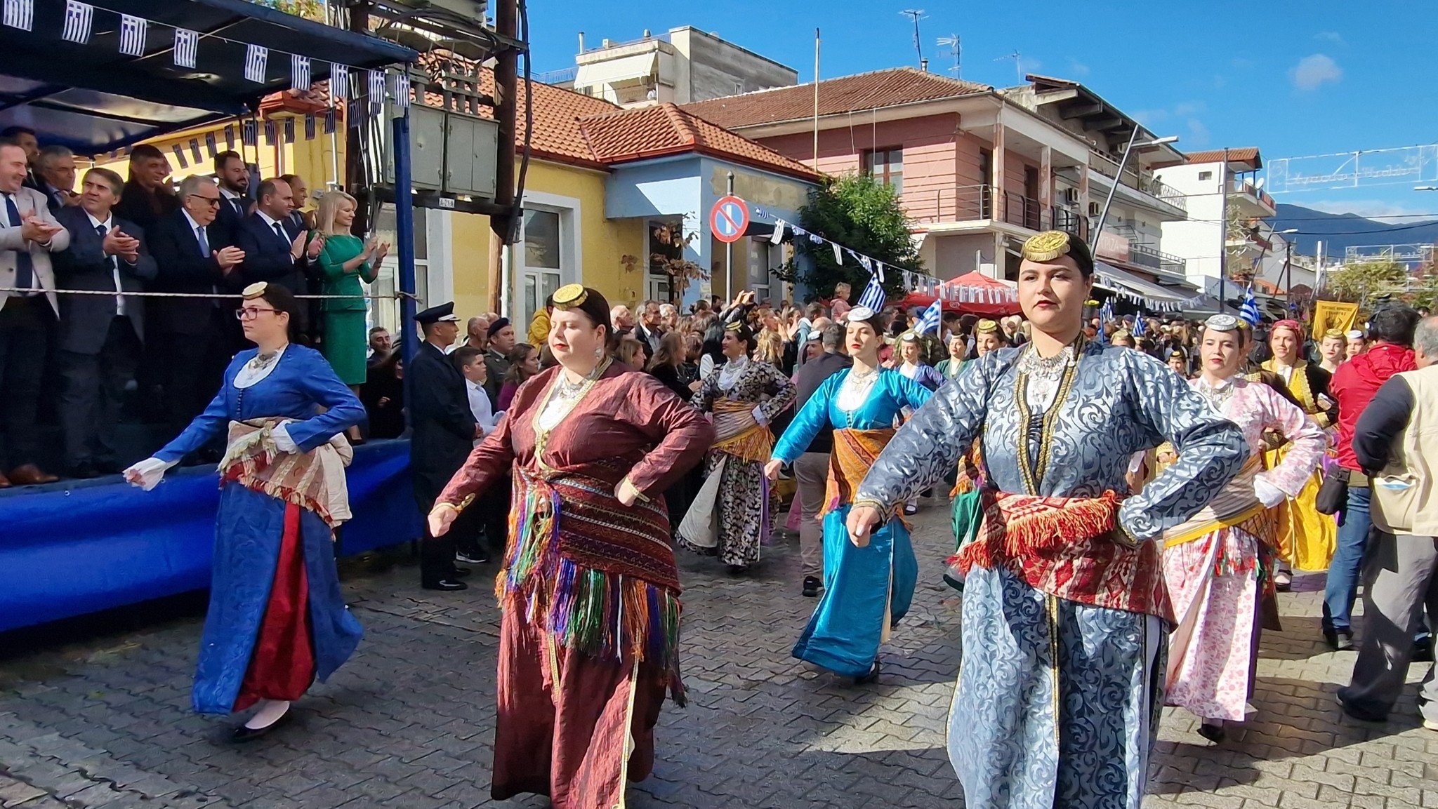 Περηφάνια και Ομοψυχία από τους συλλόγους της Αλμωπίας