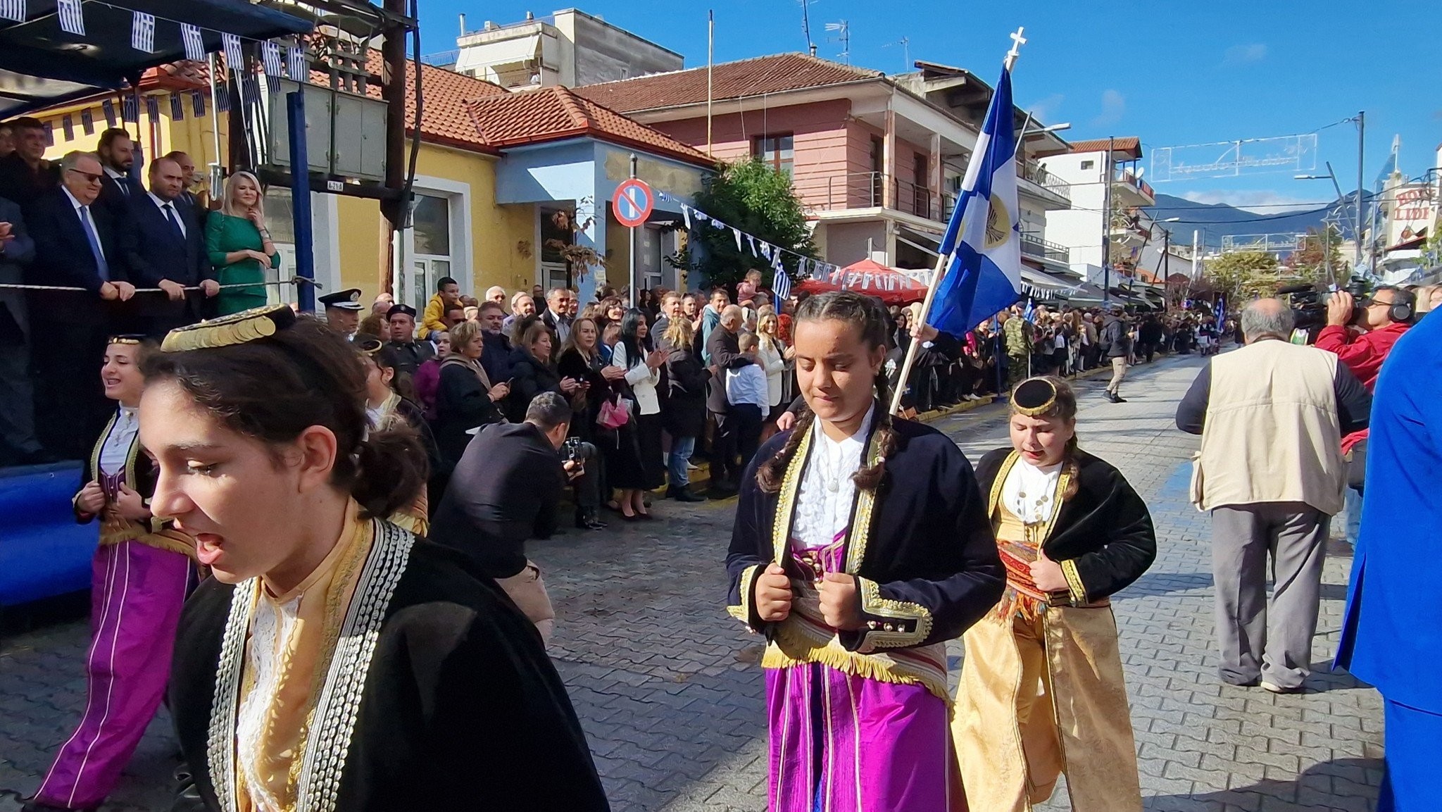 Περηφάνια και Ομοψυχία από τους συλλόγους της Αλμωπίας