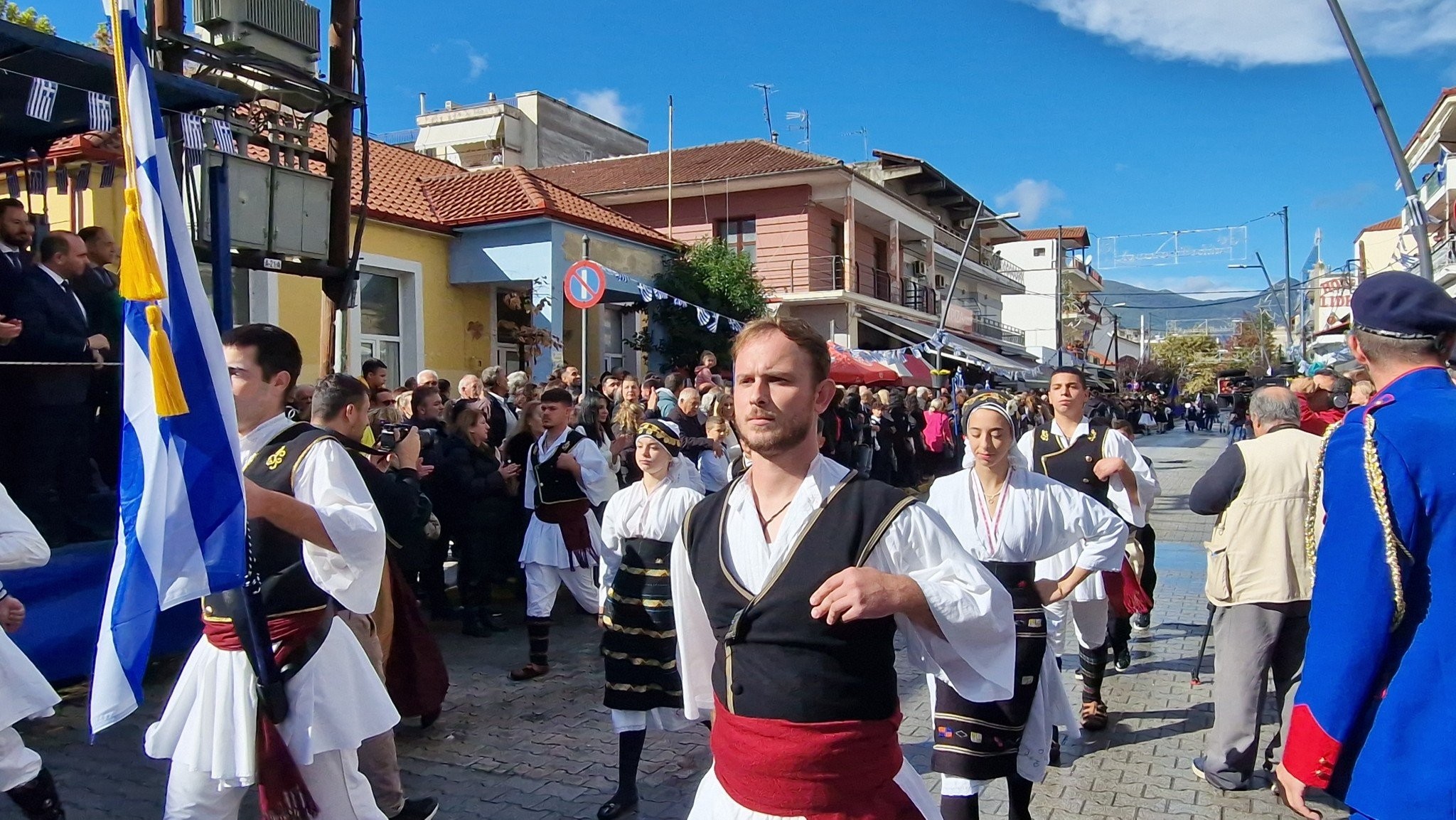 Περηφάνια και Ομοψυχία από τους συλλόγους της Αλμωπίας