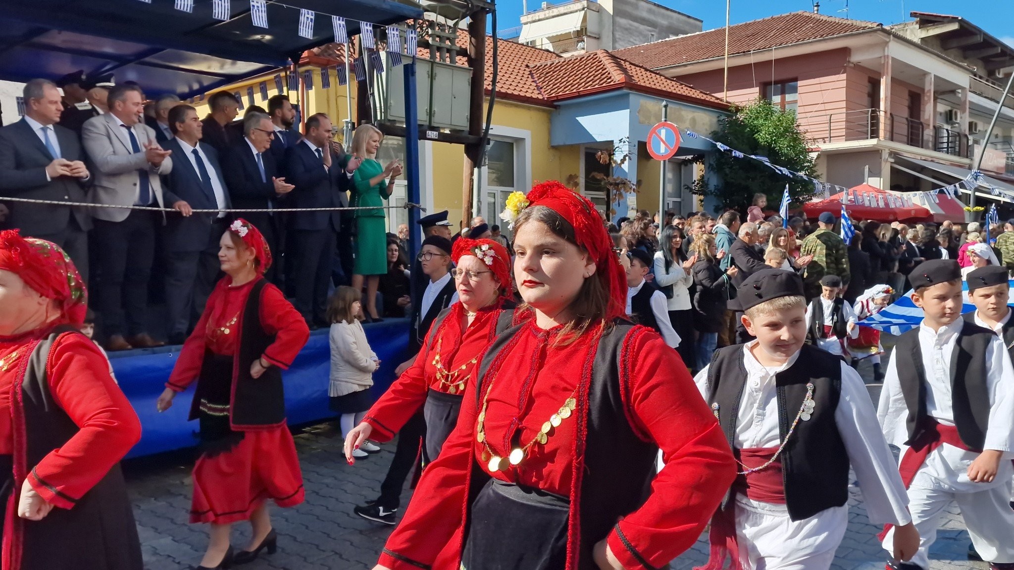 Περηφάνια και Ομοψυχία από τους συλλόγους της Αλμωπίας