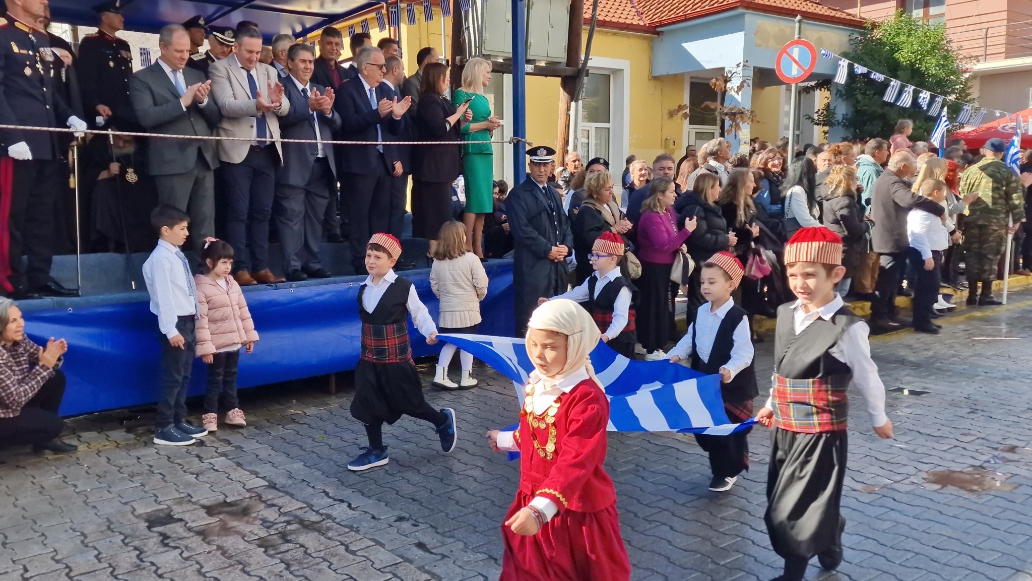 Περηφάνια και Ομοψυχία από τους συλλόγους της Αλμωπίας