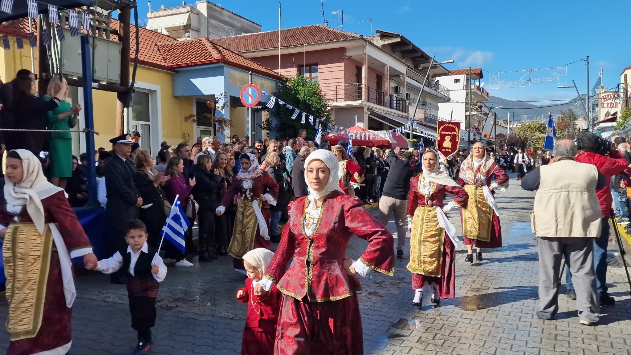 Περηφάνια και Ομοψυχία από τους συλλόγους της Αλμωπίας