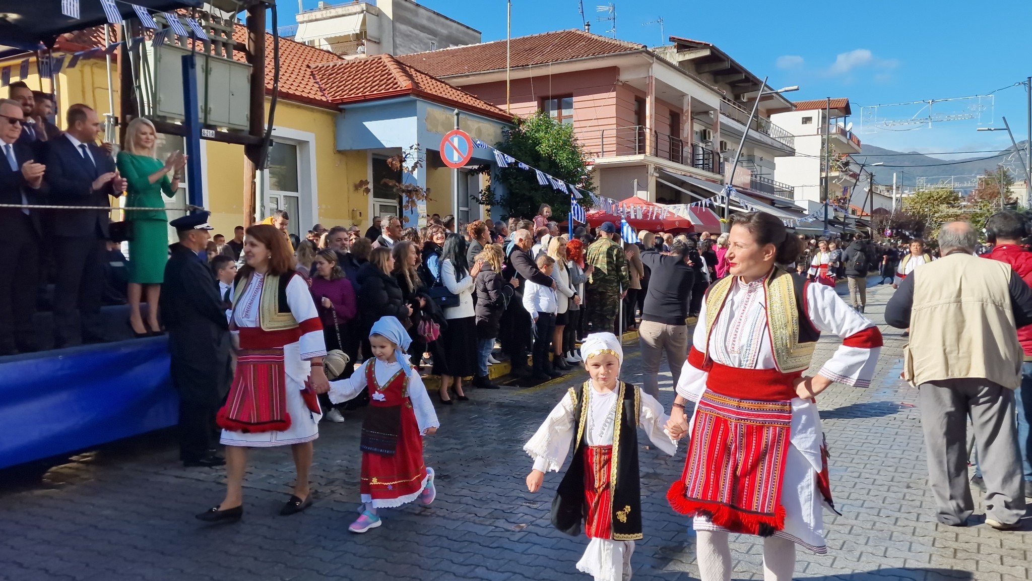 Περηφάνια και Ομοψυχία από τους συλλόγους της Αλμωπίας