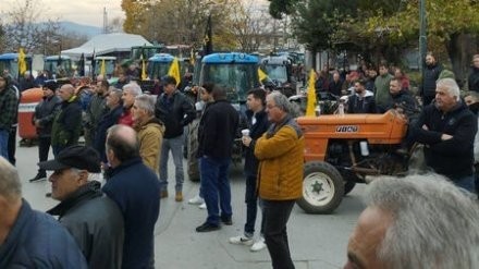 Μαζικές κινητοποιήσεις δενδροκαλλιεργητών με τρακτέρ σε Βόλο, Αγιά, Ελασσόνα και Συκούριο