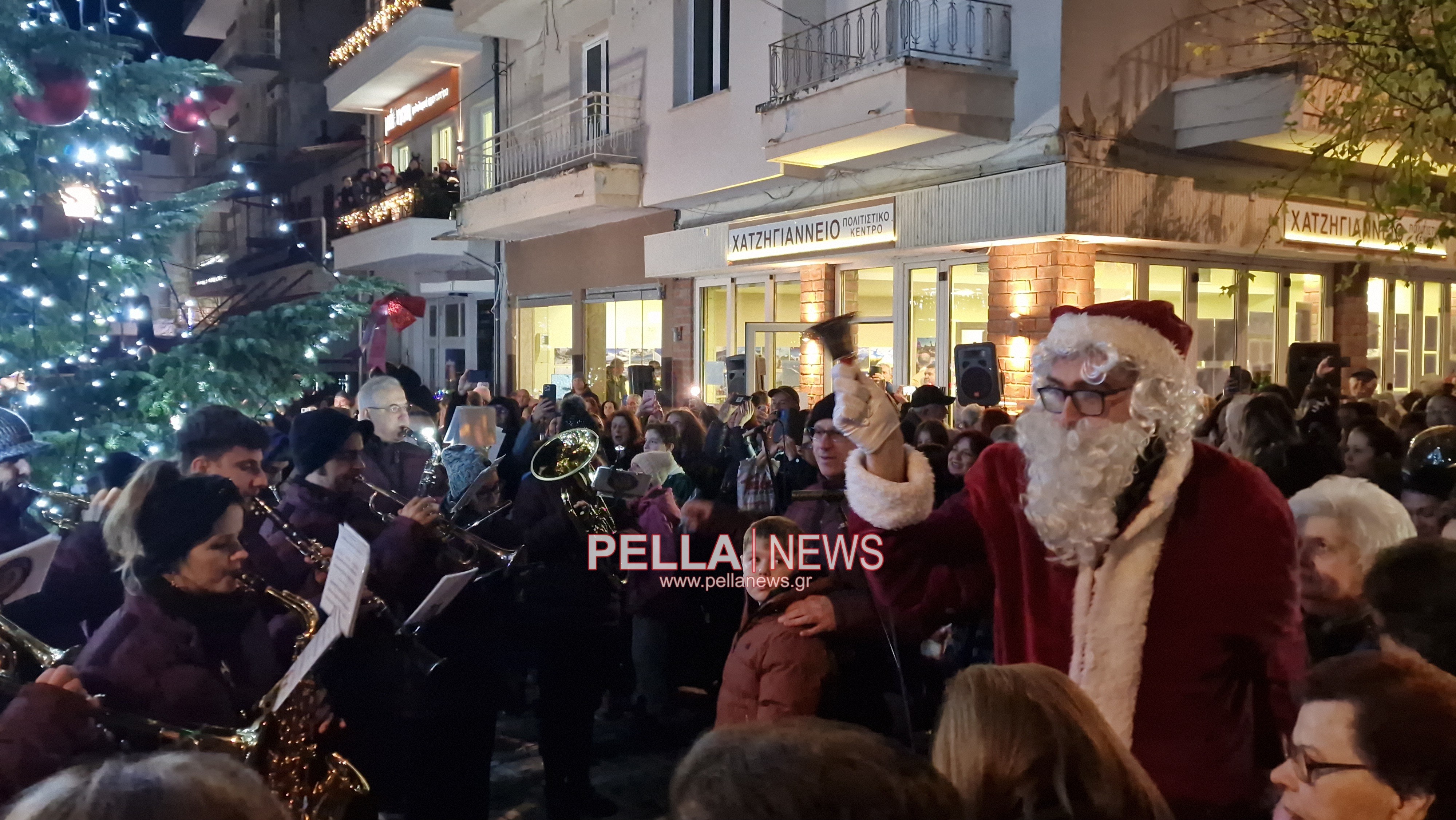 Η Έδεσσα "φόρεσε" τα γιορτινά της (φώτο και βίντεο)