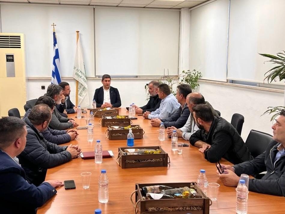 Συναντήσεις ΥπΑΑΤ Λευτέρη Αυγενάκη με το νέο ΔΣ της ΕΑΣ Ηρακλείου, με εκπροσώπους ΤΟΕΒ Κρήτης και θερμοκηπιακών καλλιεργειών