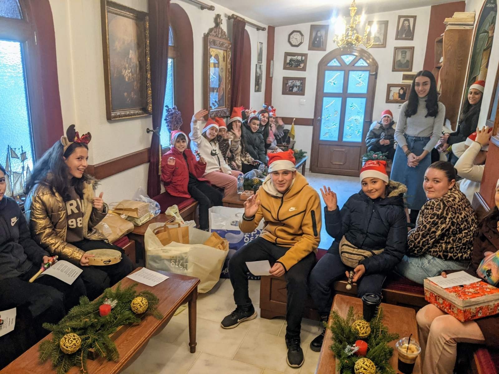 Νεοχώρι Αλμωπίας: Ποντιακά κάλαντα και χαρά σε παιδιά και ηλικιωμένους