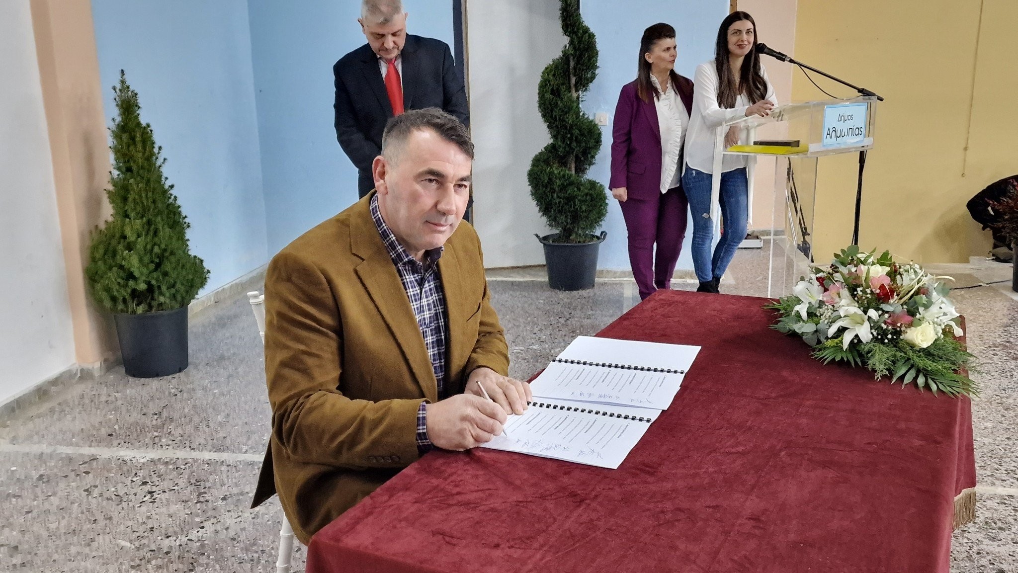 Χαμόγελα και αισιοδοξία στην ορκομωσία της Δημοτικής αρχής Αλμωπίας