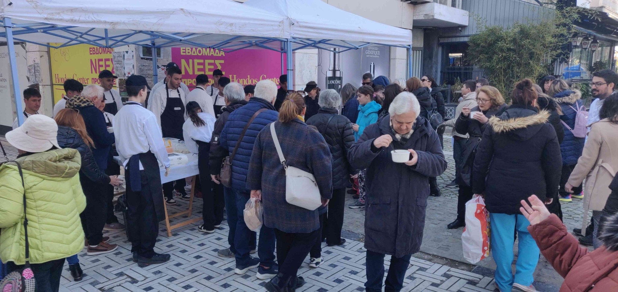 Χριστουγεννιάτικα κεράσματα από το Δημόσιο ΙΕΚ Έδεσσας