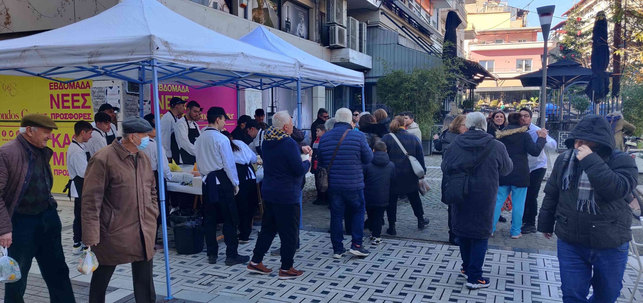 Χριστουγεννιάτικα κεράσματα από το Δημόσιο ΙΕΚ Έδεσσας