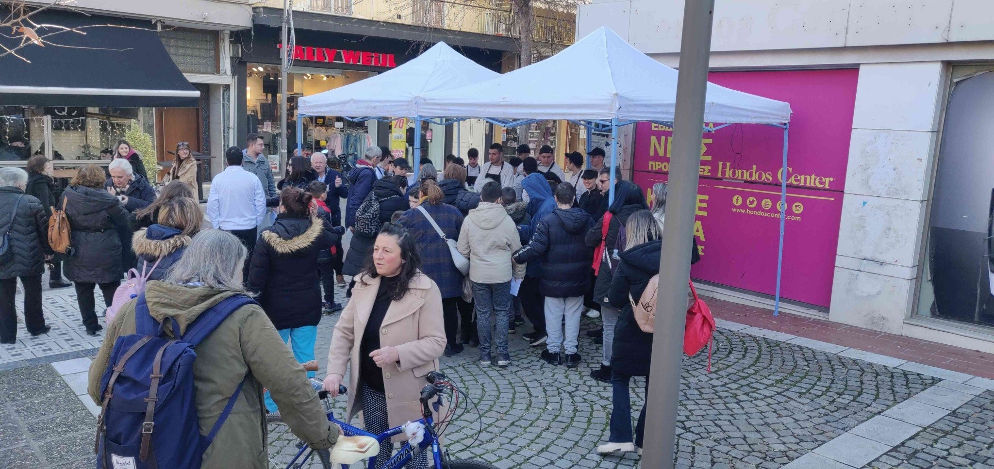 Χριστουγεννιάτικα κεράσματα από το Δημόσιο ΙΕΚ Έδεσσας