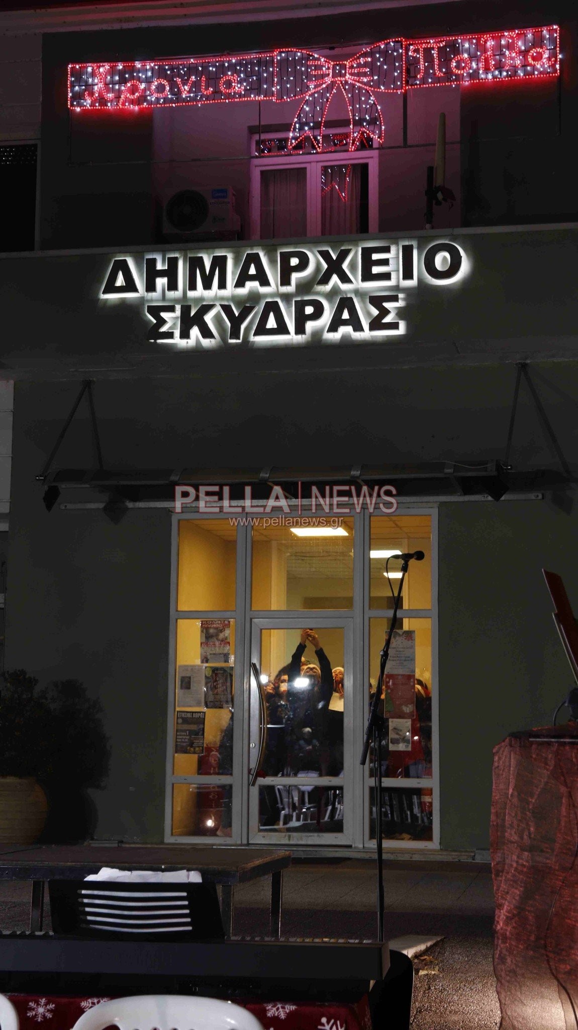 Υπερπαραγωγή χορωδίας Γυμνασίου και φιλαρμονικής Σκύδρας