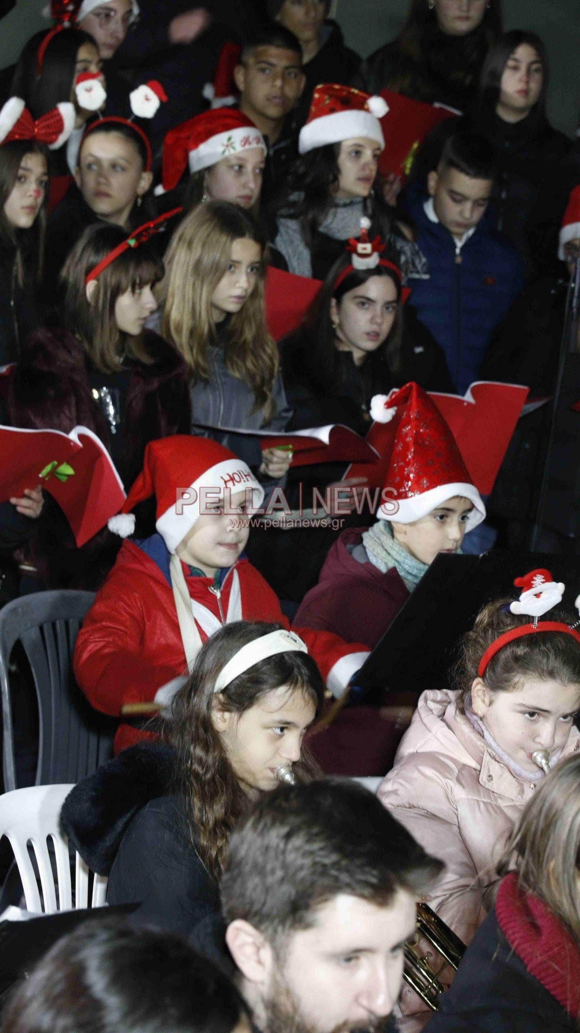 Υπερπαραγωγή χορωδίας Γυμνασίου και φιλαρμονικής Σκύδρας