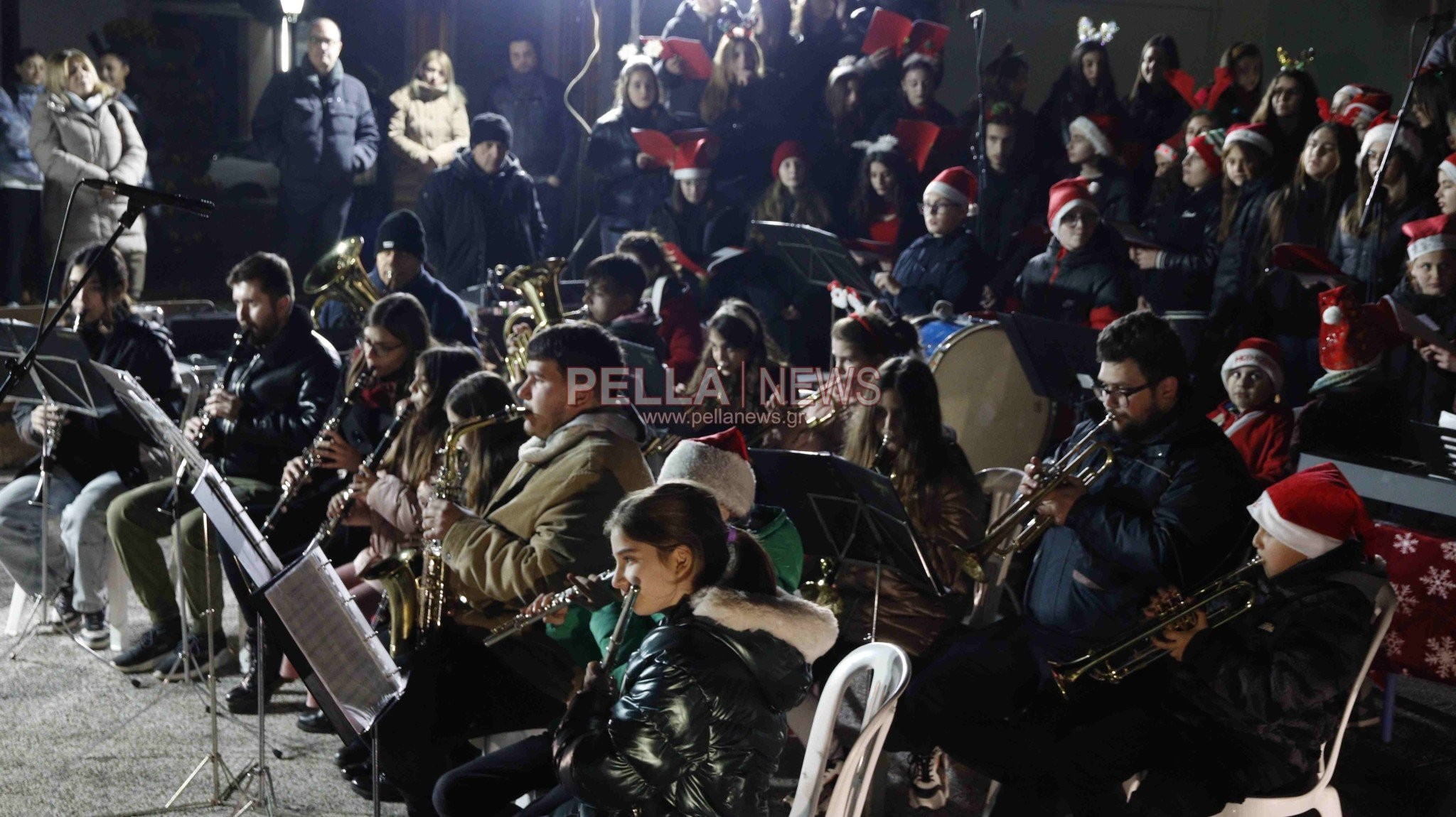 Υπερπαραγωγή χορωδίας Γυμνασίου και φιλαρμονικής Σκύδρας