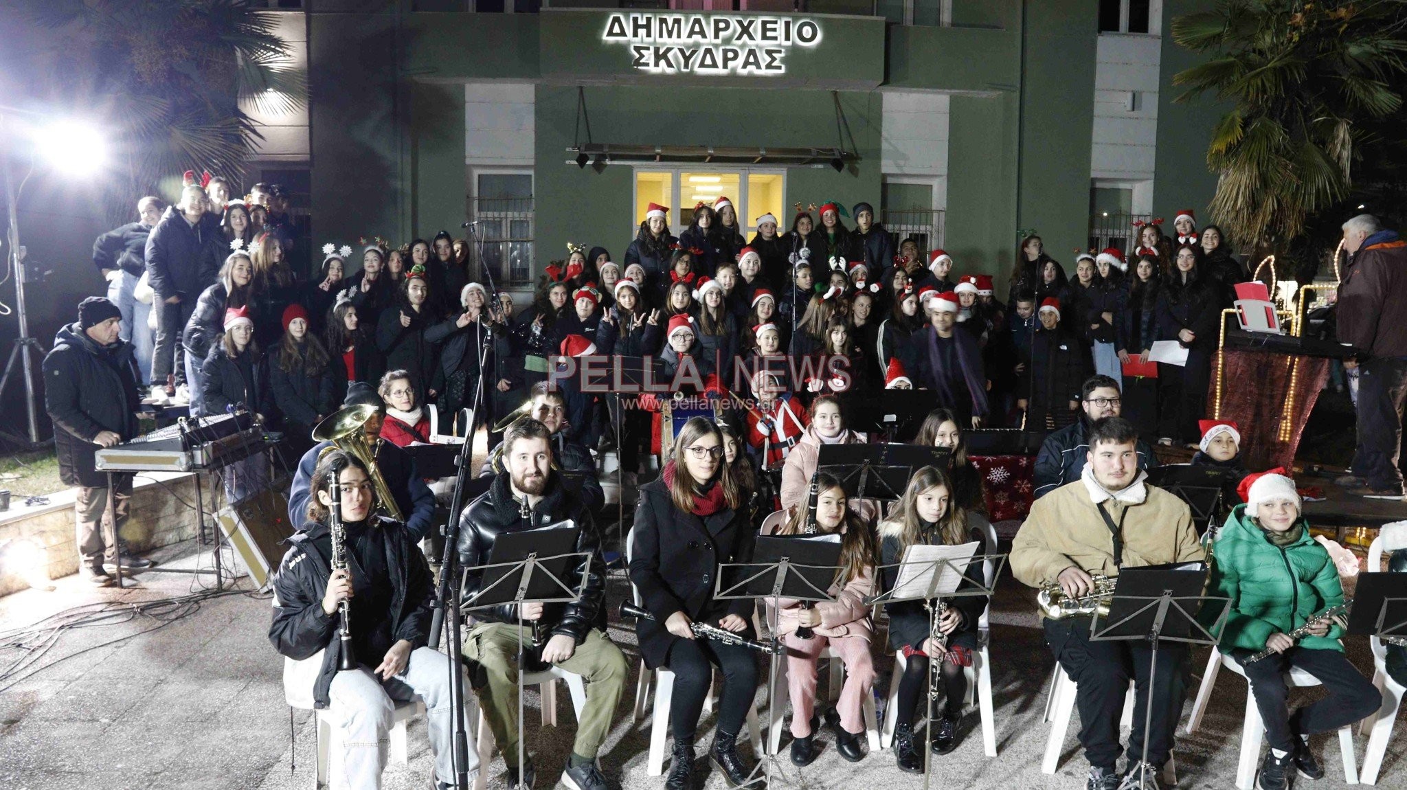 Υπερπαραγωγή χορωδίας Γυμνασίου και φιλαρμονικής Σκύδρας