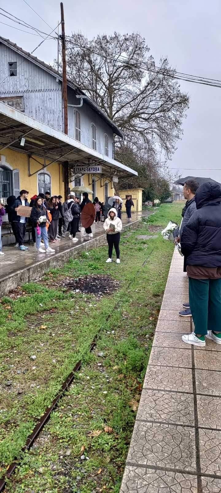 Το ΓΕΛ Σκύδρας δεν ξεχνάει και τιμάει τα θύματα των Τεμπών