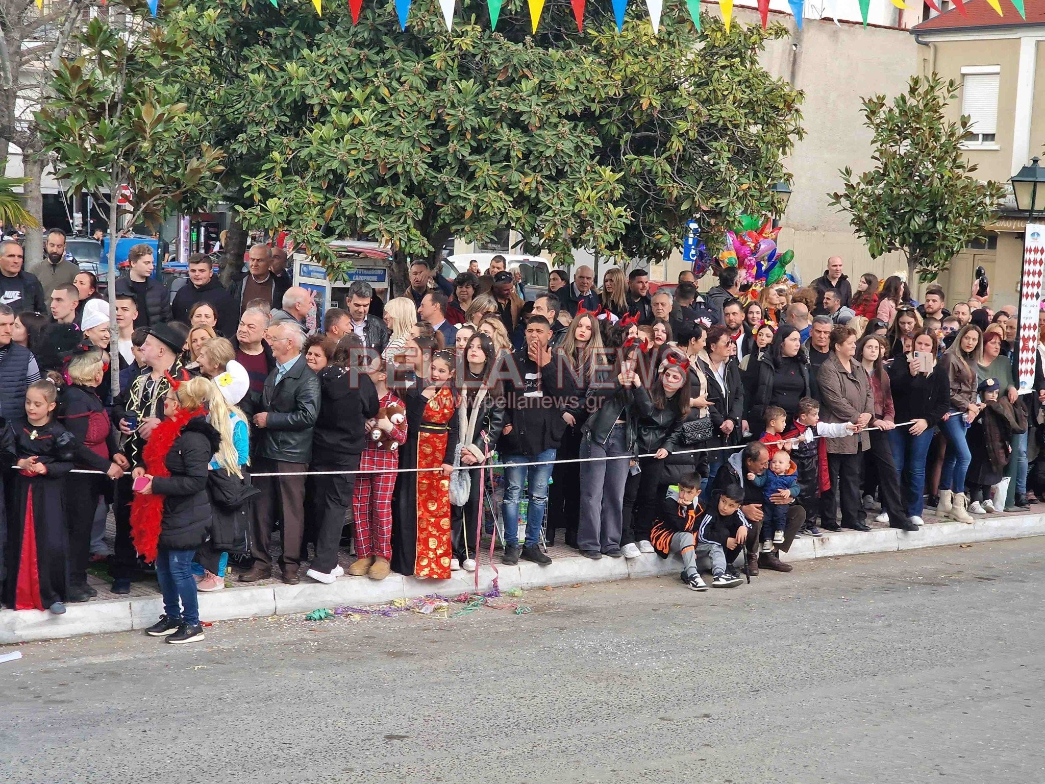 Καρναβαλική παρέλαση Σκύδρας: αν και «χαλαζοχτυπημένη» απέδωσε καρπούς και κέφι (βίντεο/φωτο)