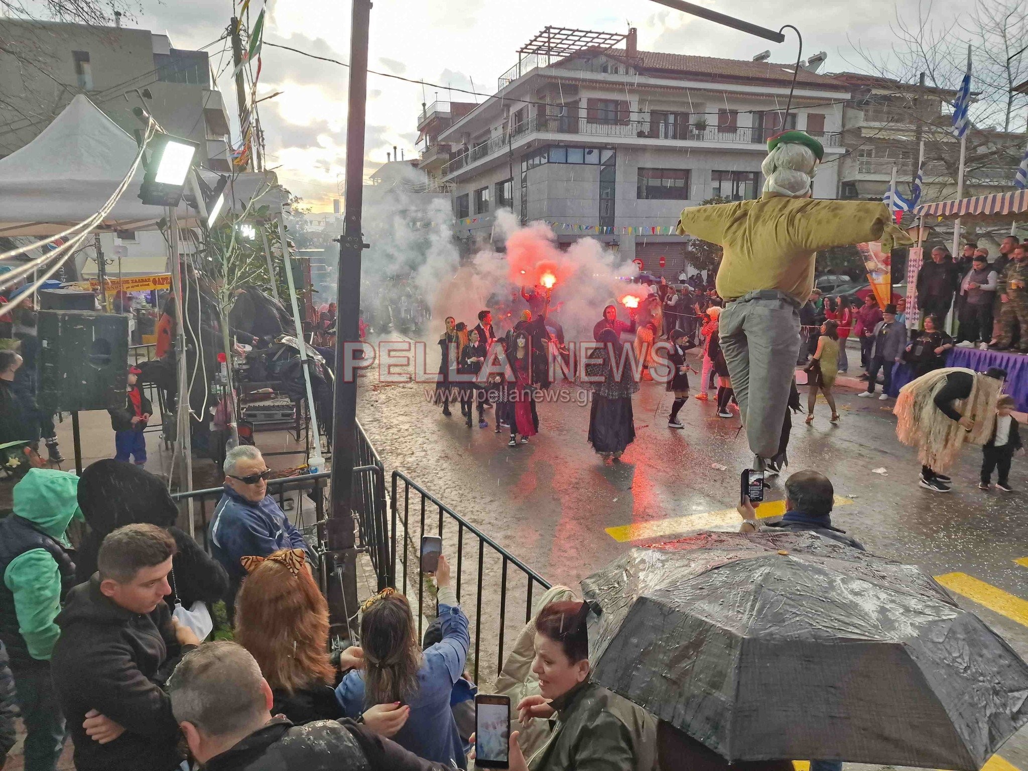 Καρναβαλική παρέλαση Σκύδρας: αν και «χαλαζοχτυπημένη» απέδωσε καρπούς και κέφι (βίντεο/φωτο)