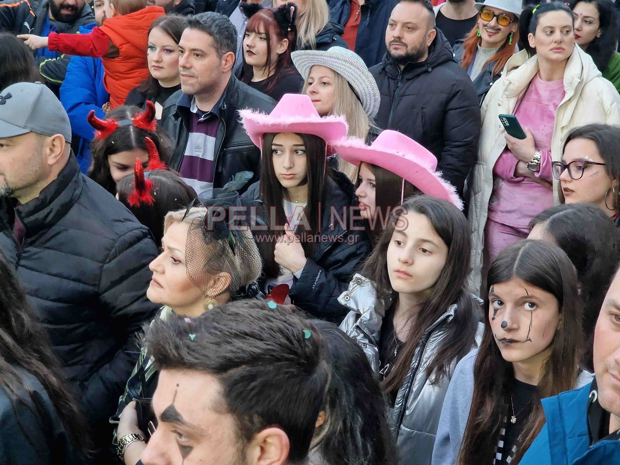 Καρναβαλική παρέλαση Σκύδρας: αν και «χαλαζοχτυπημένη» απέδωσε καρπούς και κέφι (βίντεο/φωτο)