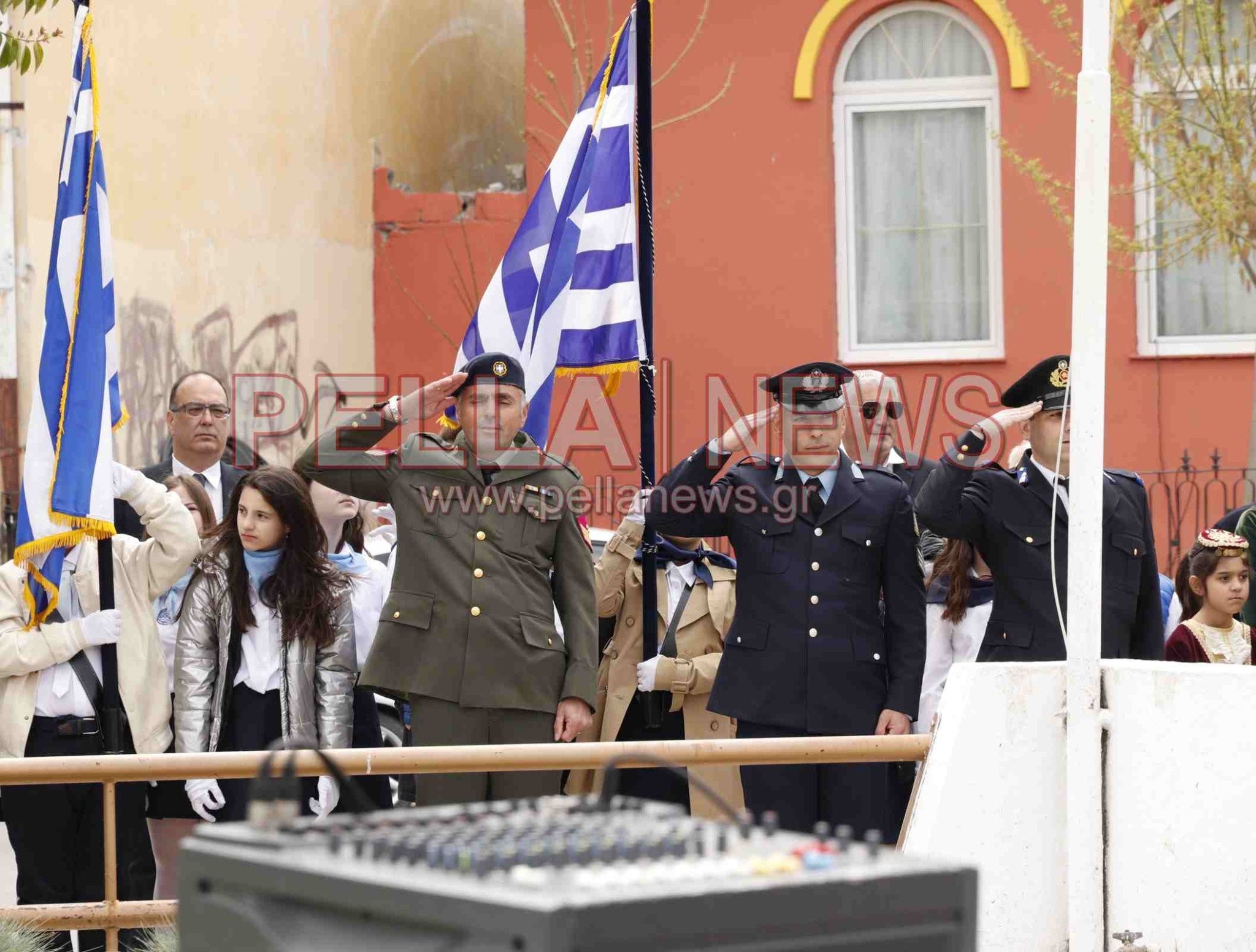 25η Μαρτίου: κατάθεση στεφάνων στο Ηρώων της Σκύδρας-τιμή και δόξα σ' όσους θυσιάστηκαν για την ελευθερία!