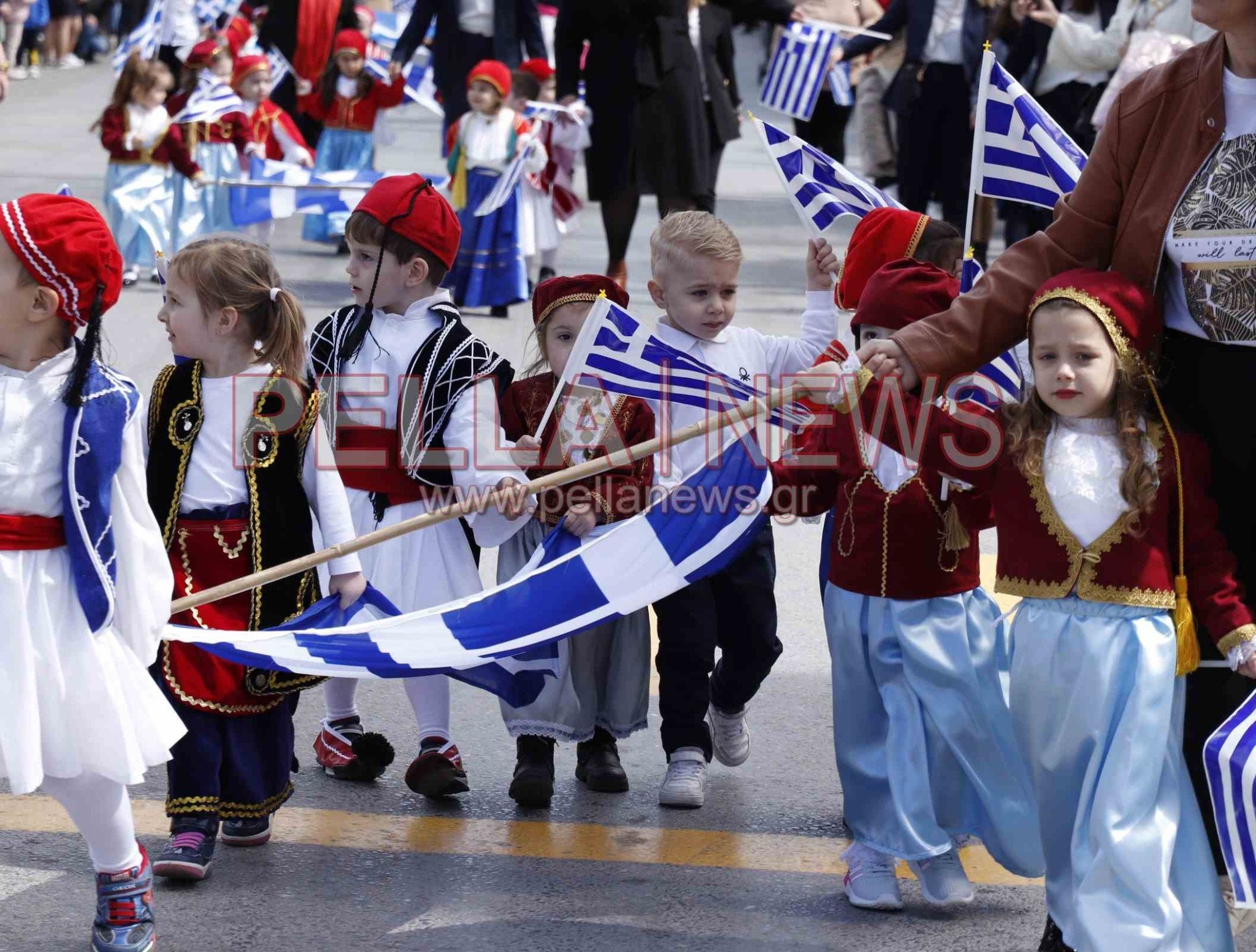 121 φωτογραφικά στιγμιότυπα για την 25η Μαρτίου στη Σκύδρα!