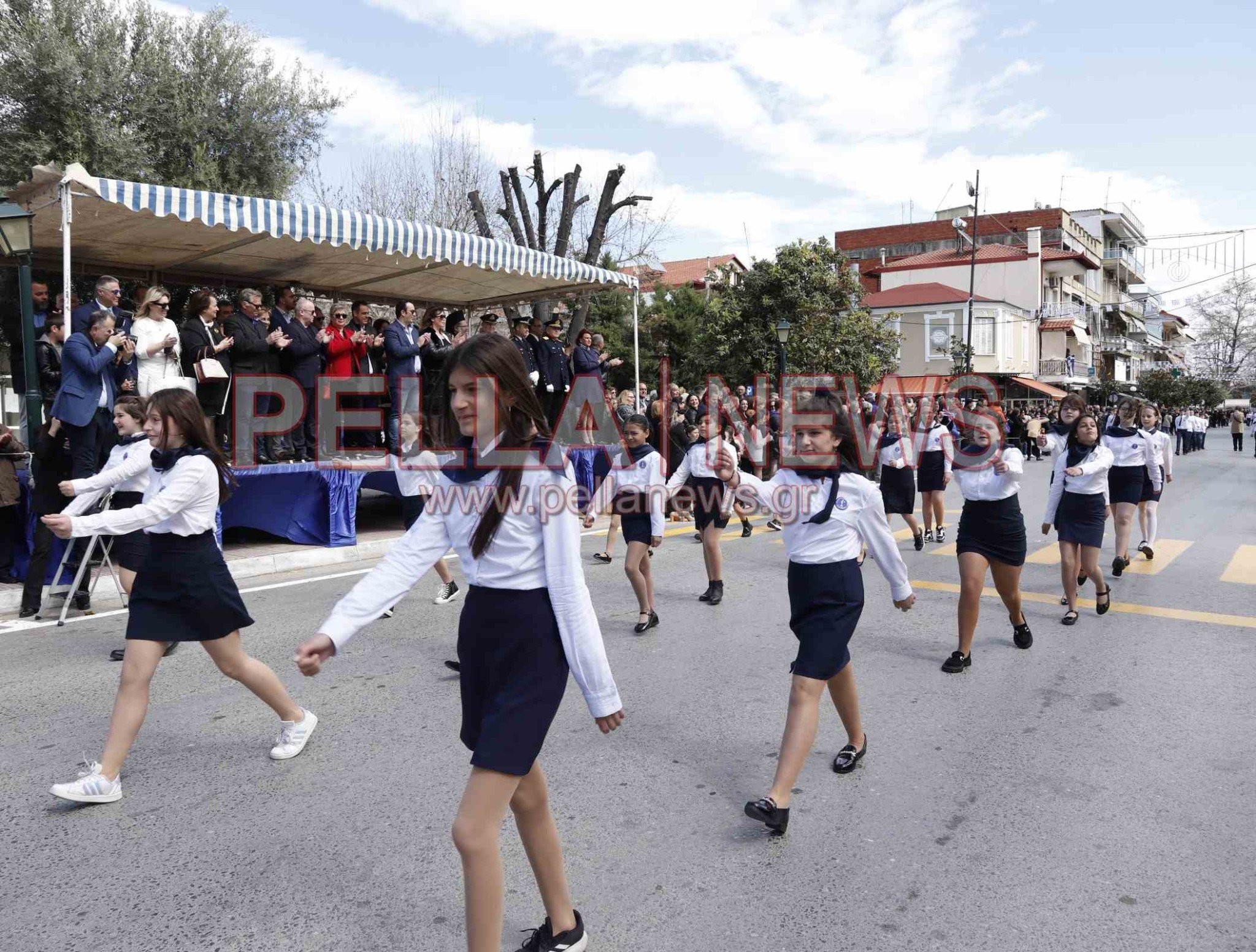 121 φωτογραφικά στιγμιότυπα για την 25η Μαρτίου στη Σκύδρα!