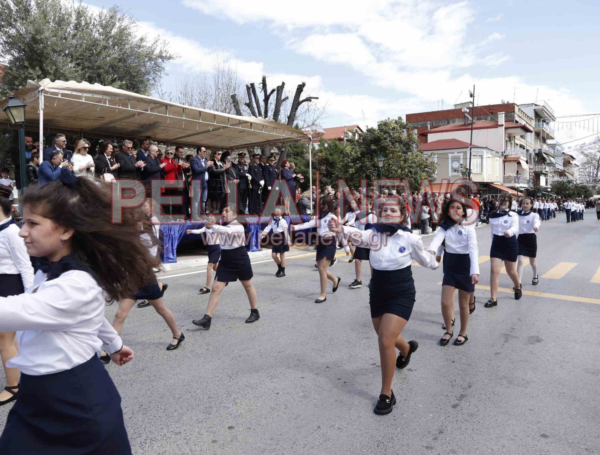 121 φωτογραφικά στιγμιότυπα για την 25η Μαρτίου στη Σκύδρα!