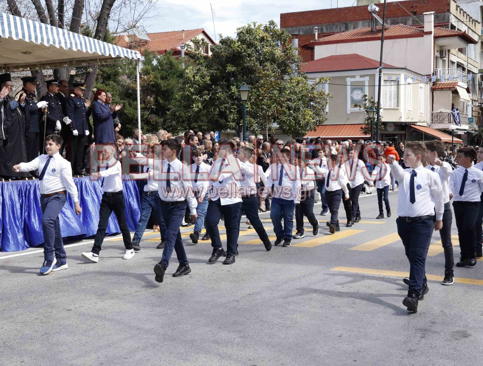 121 φωτογραφικά στιγμιότυπα για την 25η Μαρτίου στη Σκύδρα!