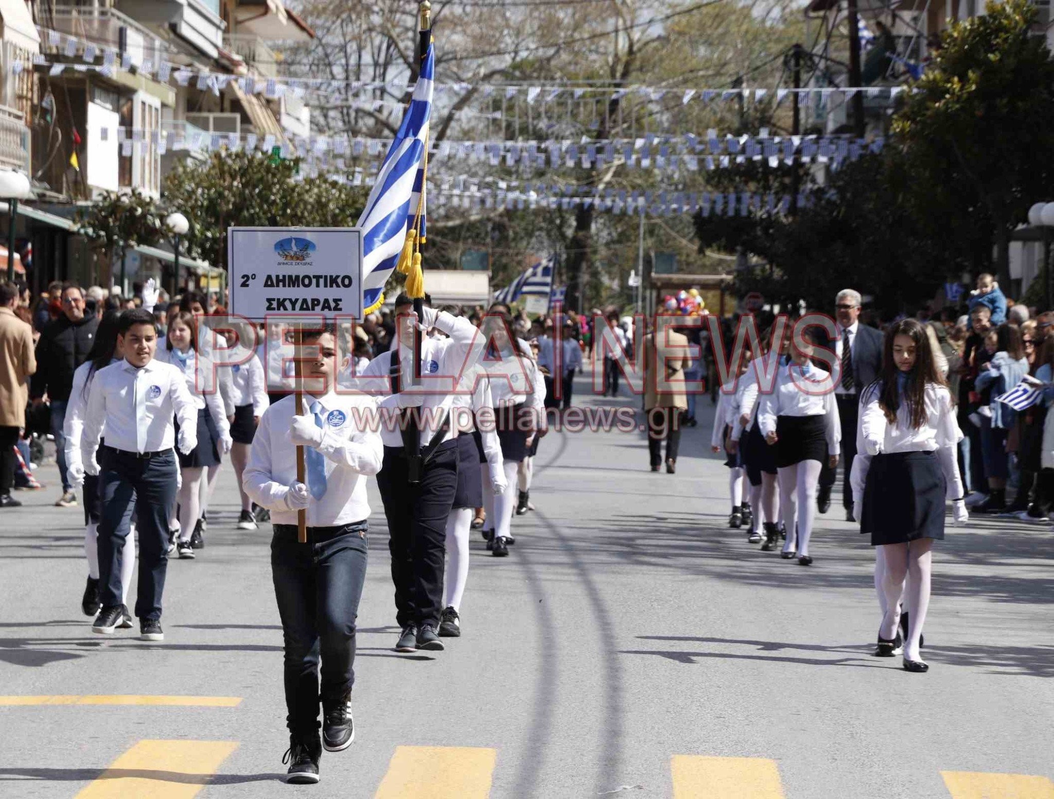 121 φωτογραφικά στιγμιότυπα για την 25η Μαρτίου στη Σκύδρα!