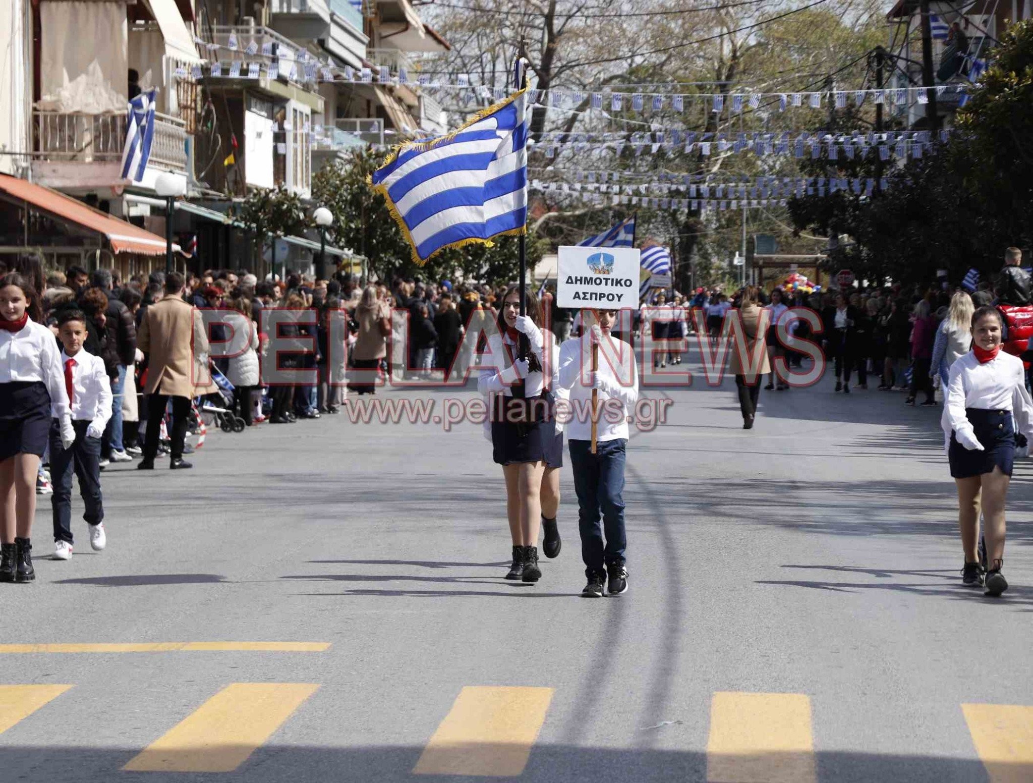 121 φωτογραφικά στιγμιότυπα για την 25η Μαρτίου στη Σκύδρα!