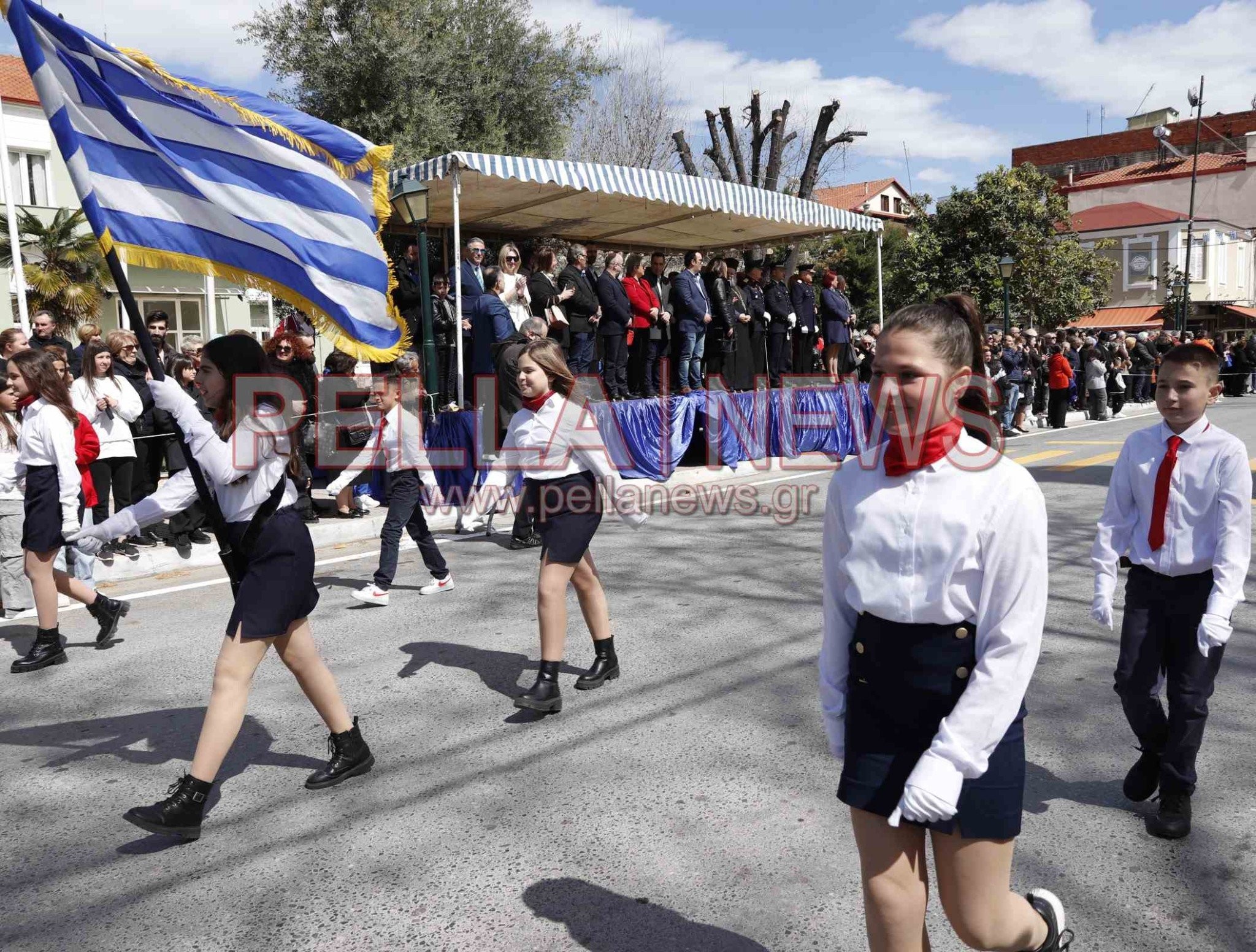 121 φωτογραφικά στιγμιότυπα για την 25η Μαρτίου στη Σκύδρα!