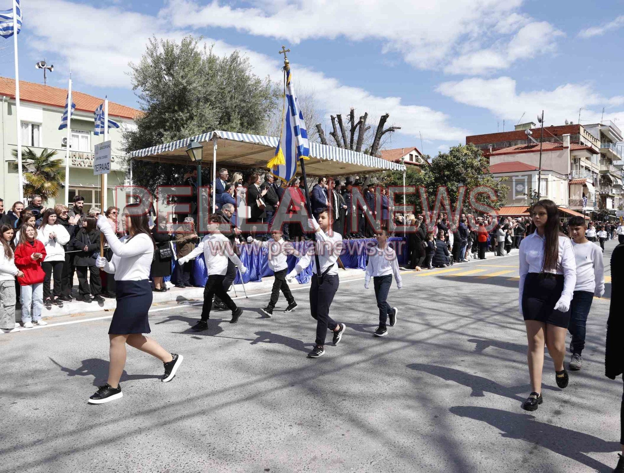 121 φωτογραφικά στιγμιότυπα για την 25η Μαρτίου στη Σκύδρα!