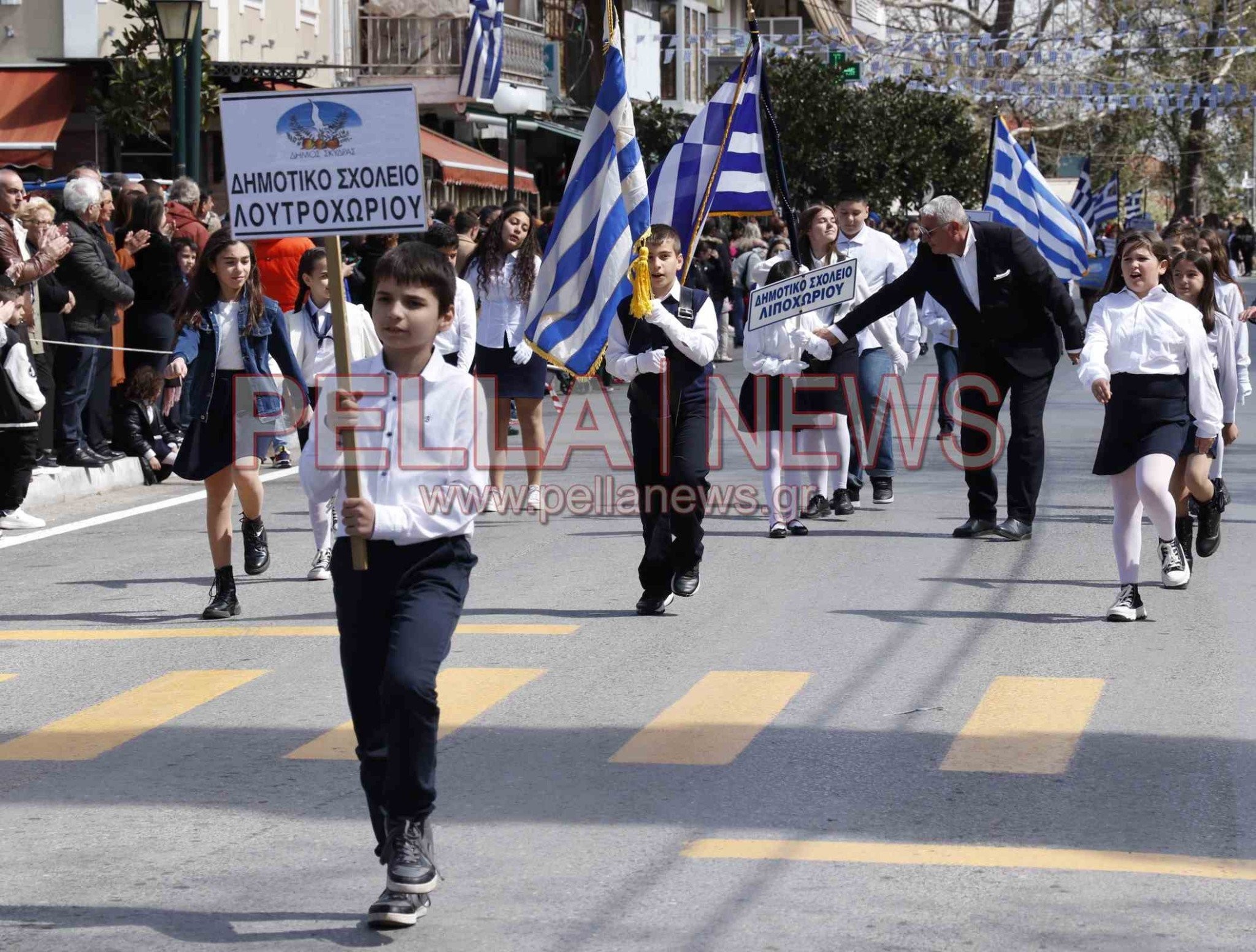 121 φωτογραφικά στιγμιότυπα για την 25η Μαρτίου στη Σκύδρα!